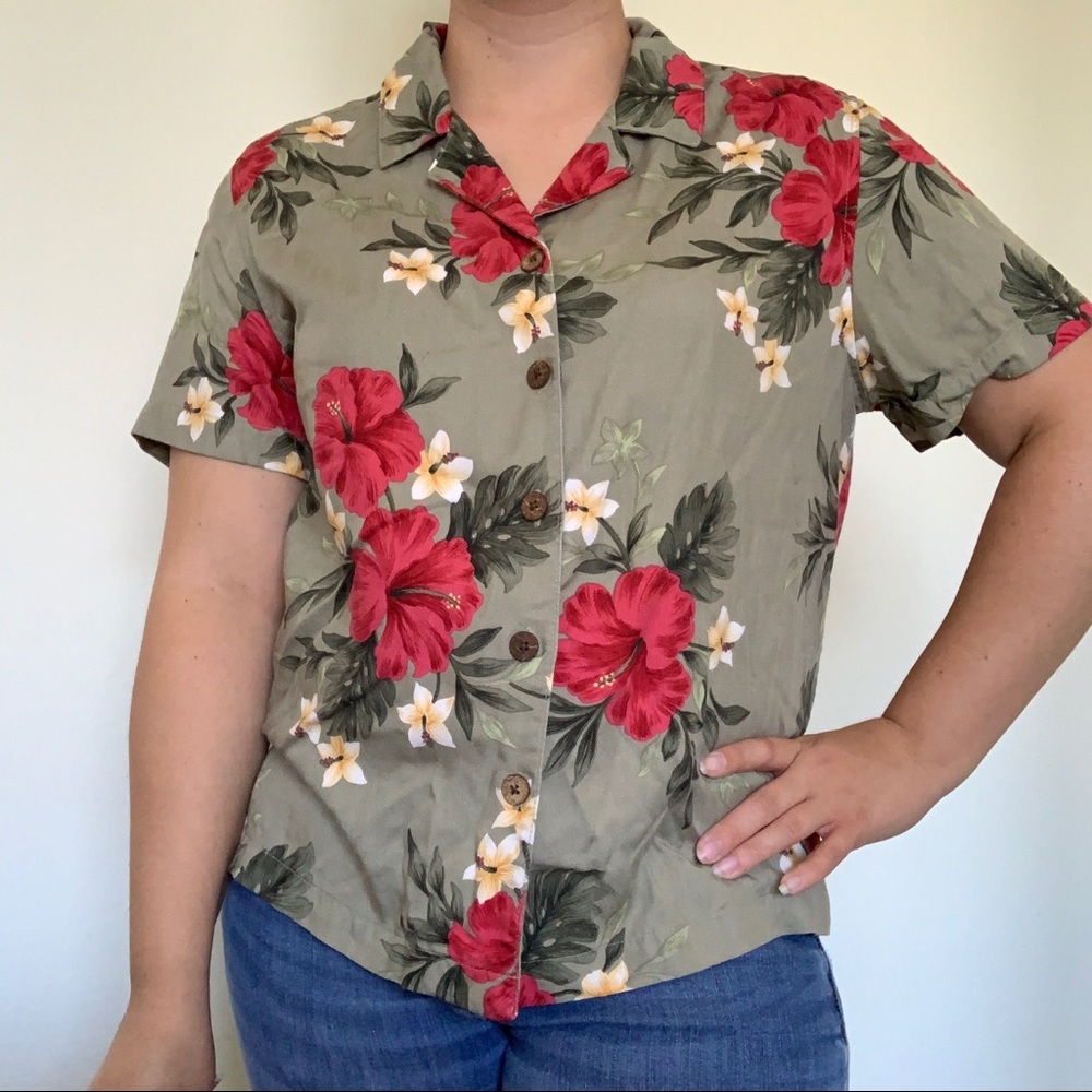 Havana Jack’s Cafe floral Hawaiian button up shirt with red flowers